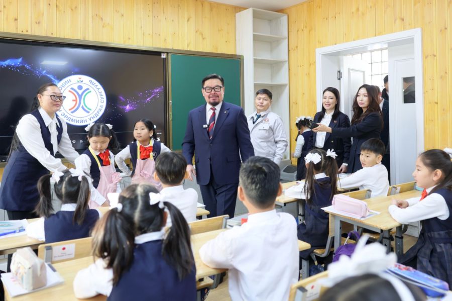 Нийслэлийн 1-5 дугаар ангийн сурагчид “Сүүн дархлаа” хөтөлбөрт хамрагдаж эхэллээ